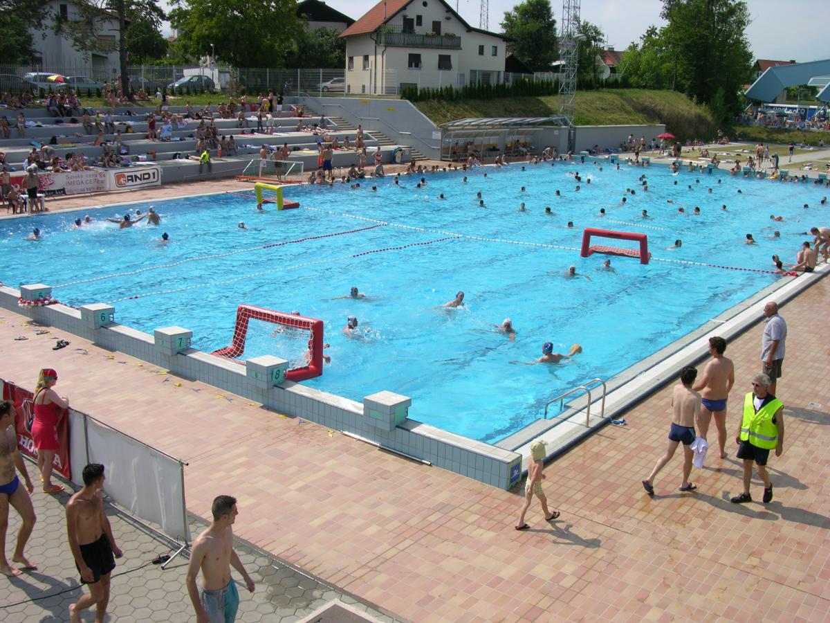 Kranjčanke in Kranjčani ceneje na letni bazen